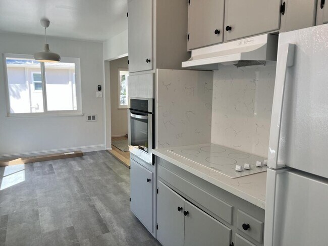 Building Photo - 3208 B St