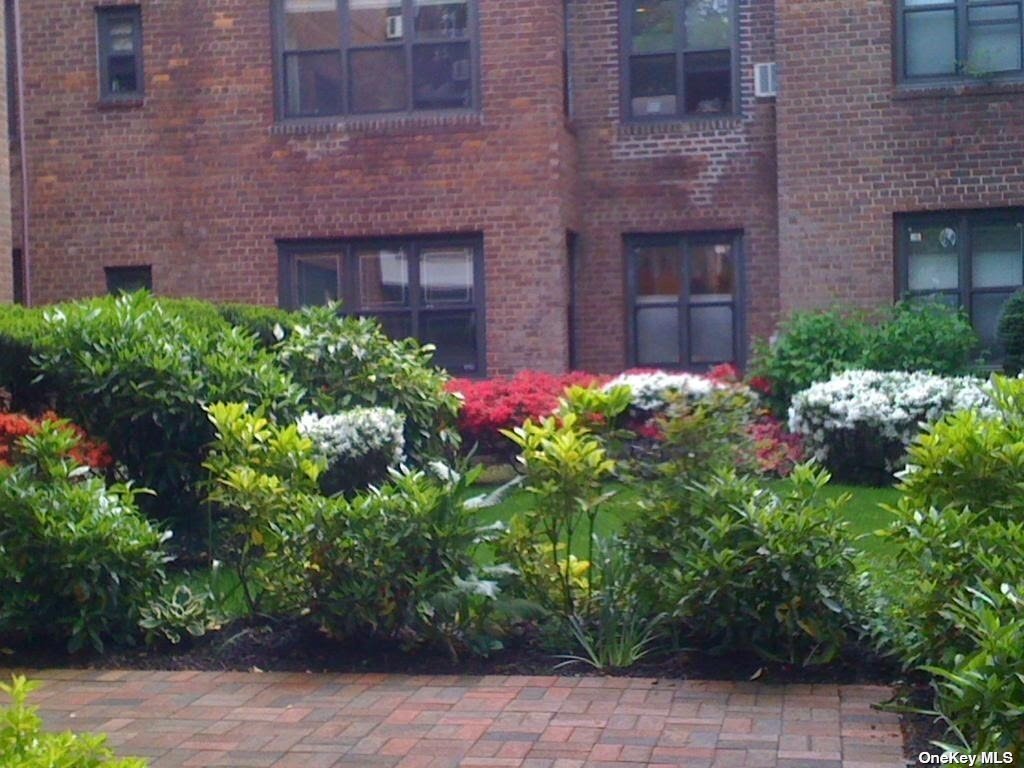 Primary Photo - 2 Town House Pl