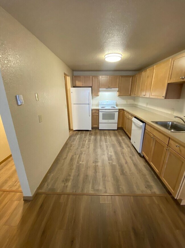 Building Photo - Two bedroom with balcony