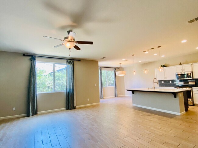 Foto del edificio - $2,395 Ashlan & Leonard, Beautiful 3 Bedroom - Buckingham Ave, Clovis