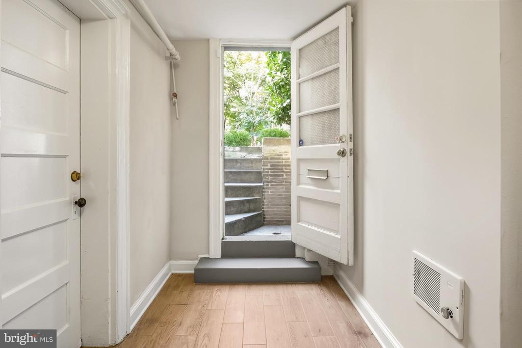 Foto principal - 2619 Woodley Pl NW