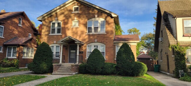 Building Photo - 414 Cornelia St