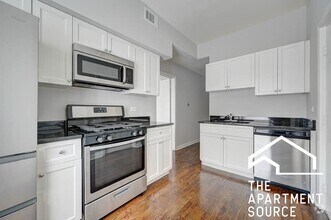 Building Photo - 1311 W Leland Ave