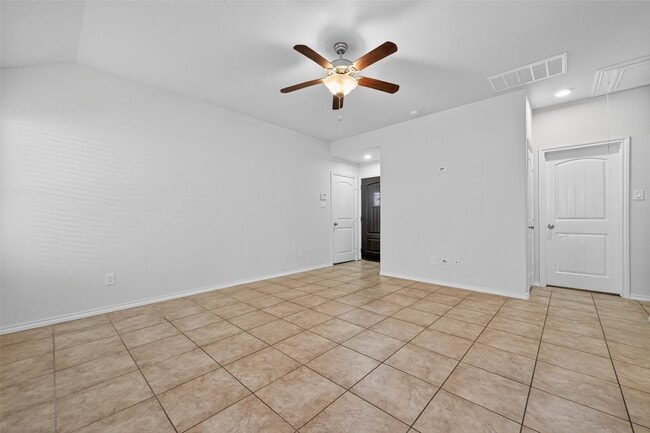 Building Photo - 23764 Via Maria Dr