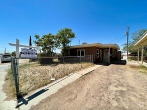 Building Photo - 5126 Trowbridge Dr