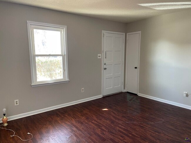 Building Photo - 110 Lockwood Dr