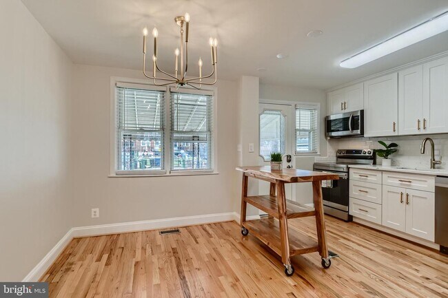 Building Photo - 812 Umbra St