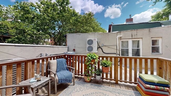 Building Photo - 258 Halsey St
