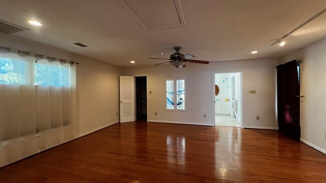 Foto del edificio - 905 Van Ave