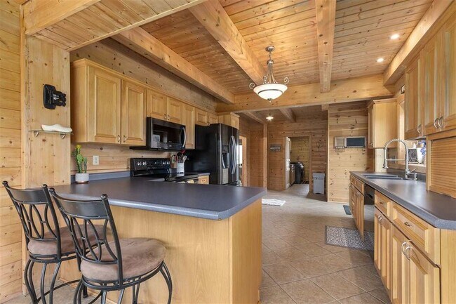 Building Photo - 8624 Seward Dr