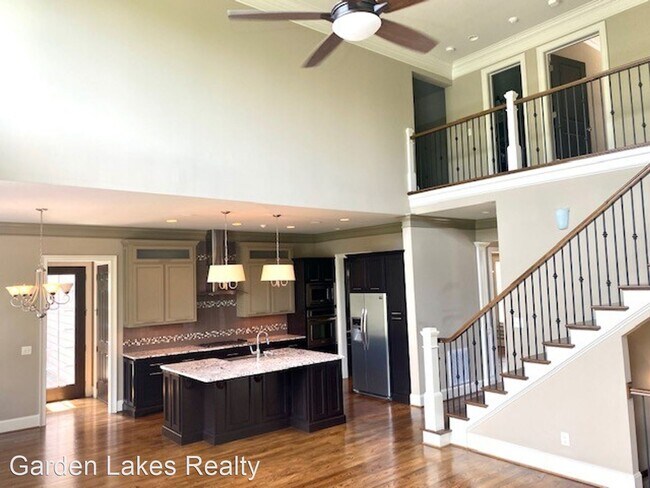Building Photo - 5 br, 4.5 bath House - 23 Pear Street
