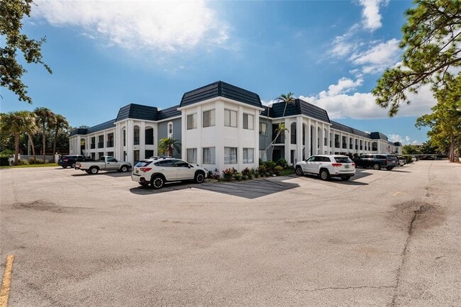 Foto del edificio - 8651 10th St N