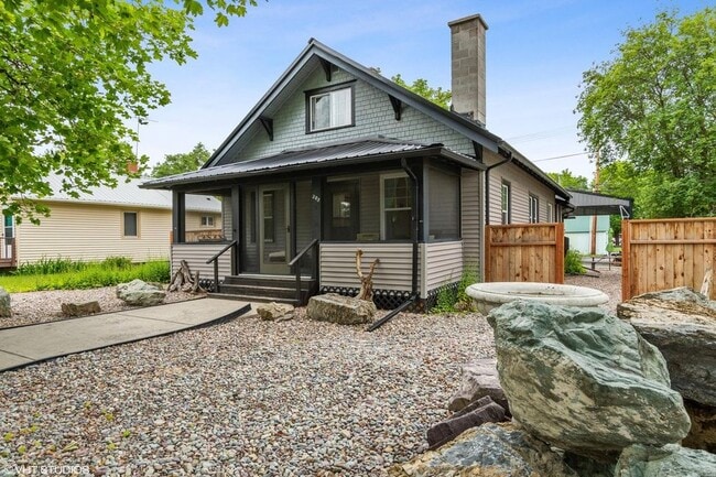 Building Photo - 285 1st Ave E N