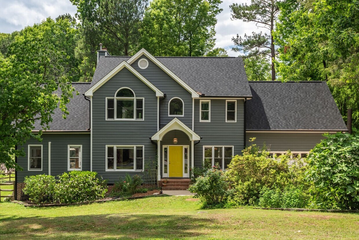 Primary Photo - Charming & Convenient in Durham!