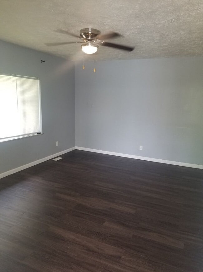 Foto del edificio - Coming Soon Two Bedroom One Bathroom Home ...