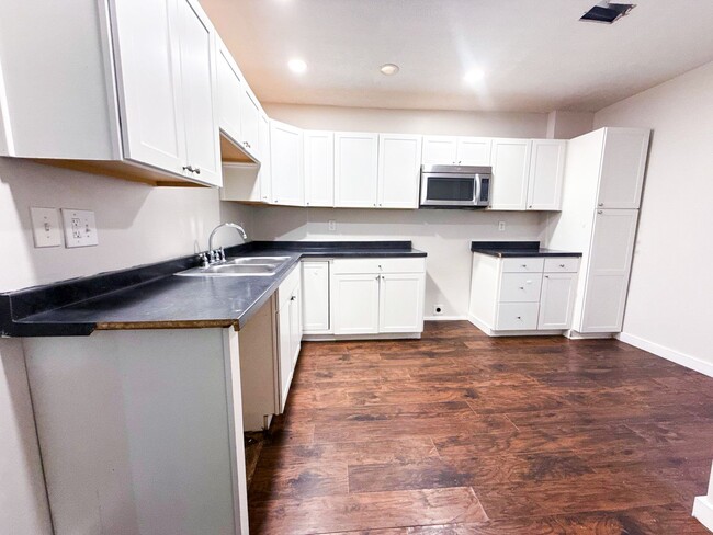 Building Photo - Beautifully Updated 3BR Two-Story Home w/ Fenced Yard & Off-Street Parking