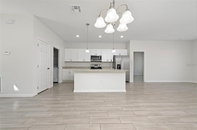 Building Photo - 719 Martin Ln