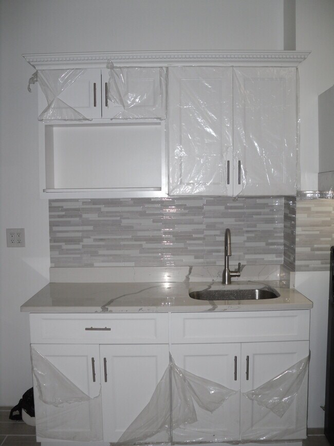Qartz countertop - 660 Onderdonk Ave