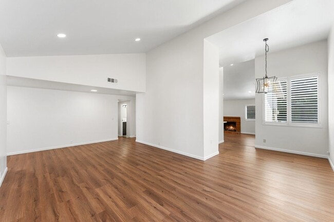 Building Photo - 868 Duvall Ave