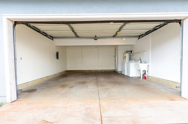 Foto del edificio - Island Living in the Heart of Ewa Beach - Alii Cove (3Bed/2Bath)