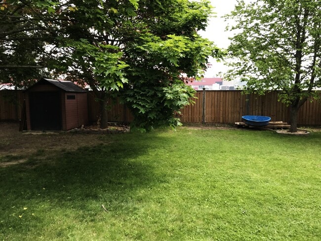 Building Photo - 540 Delanty Rd