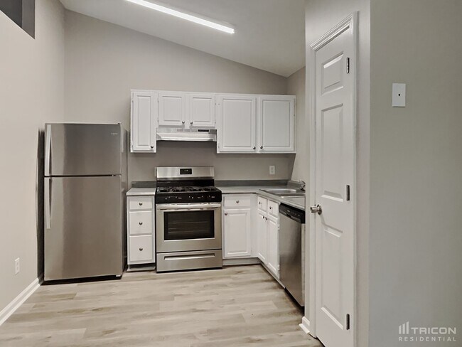 Building Photo - 1008 Braddock Cir