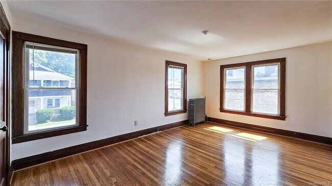 Building Photo - 93 Hasbrouck St