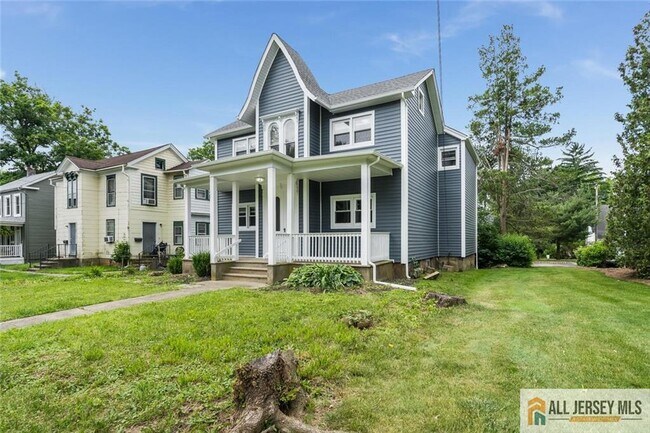 Foto del edificio - 153 Belvidere Ave