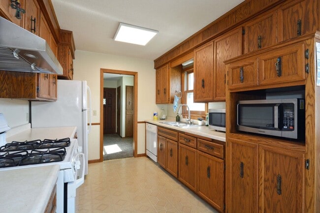 Foto del edificio - Spacious 3 bed, 2 bath rental in Bloomingt...
