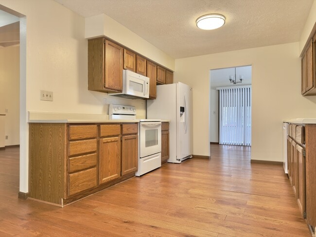 Building Photo - 9807 Double Ditch Cir