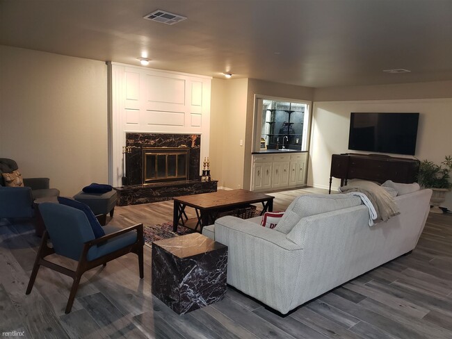 Building Photo - 3 br, 2.5 bath House - 1508 Glenbrook Drive