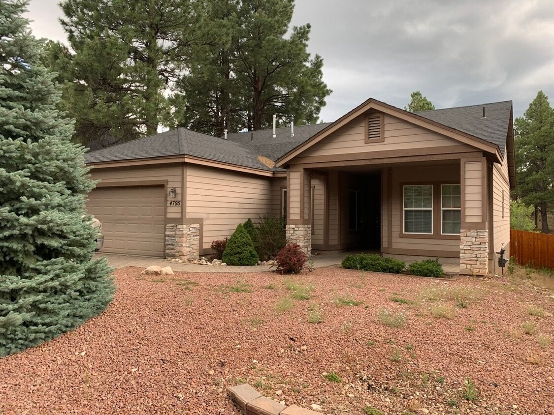 Primary Photo - Gorgeous Flagstaff Home
