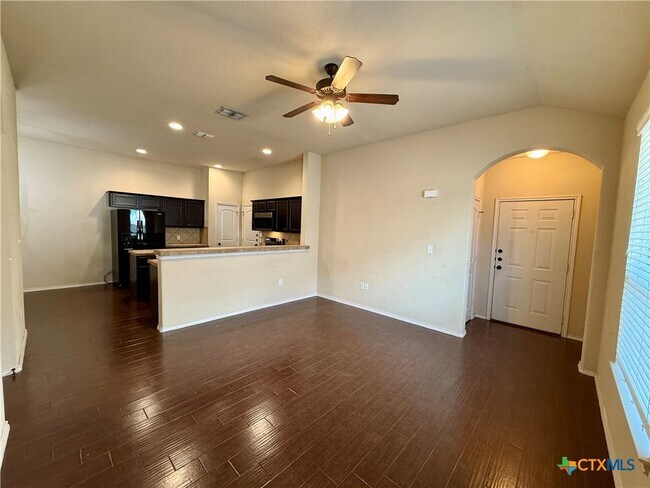 Foto del edificio - 685 Creekside Cir