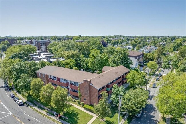 Foto del edificio - 437 Pelham Rd