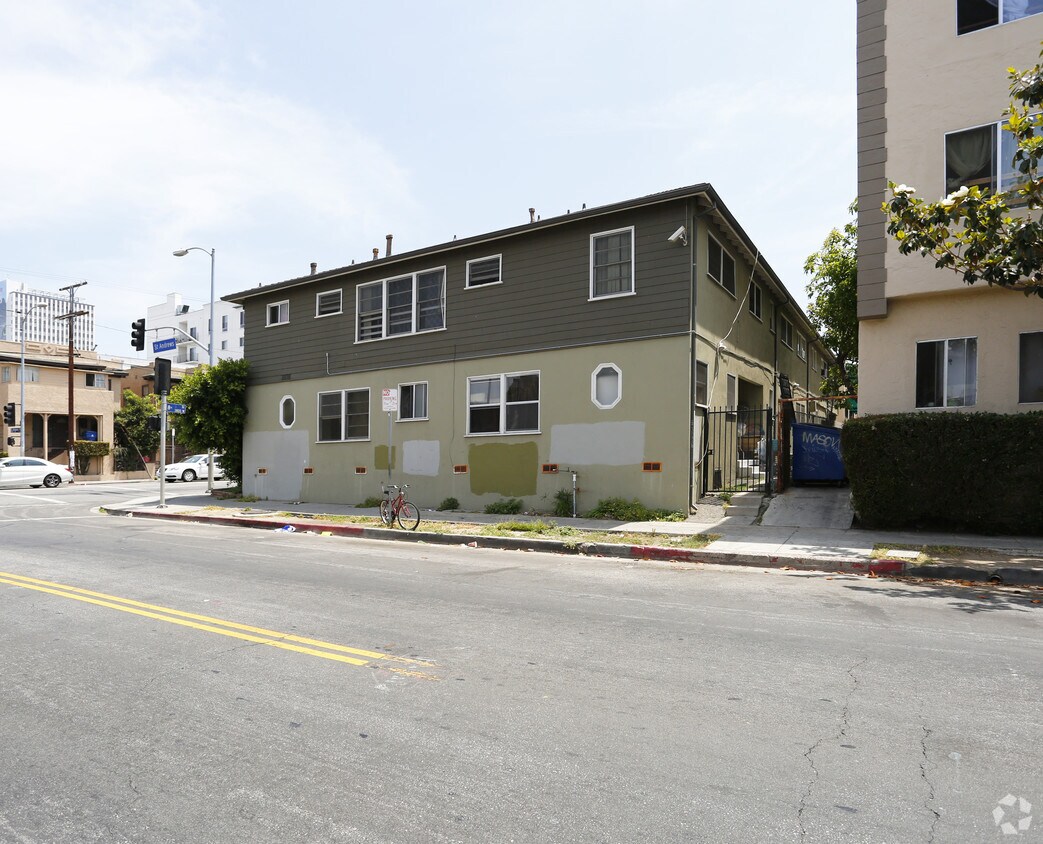 Foto del edificio - 3866 W 8th St