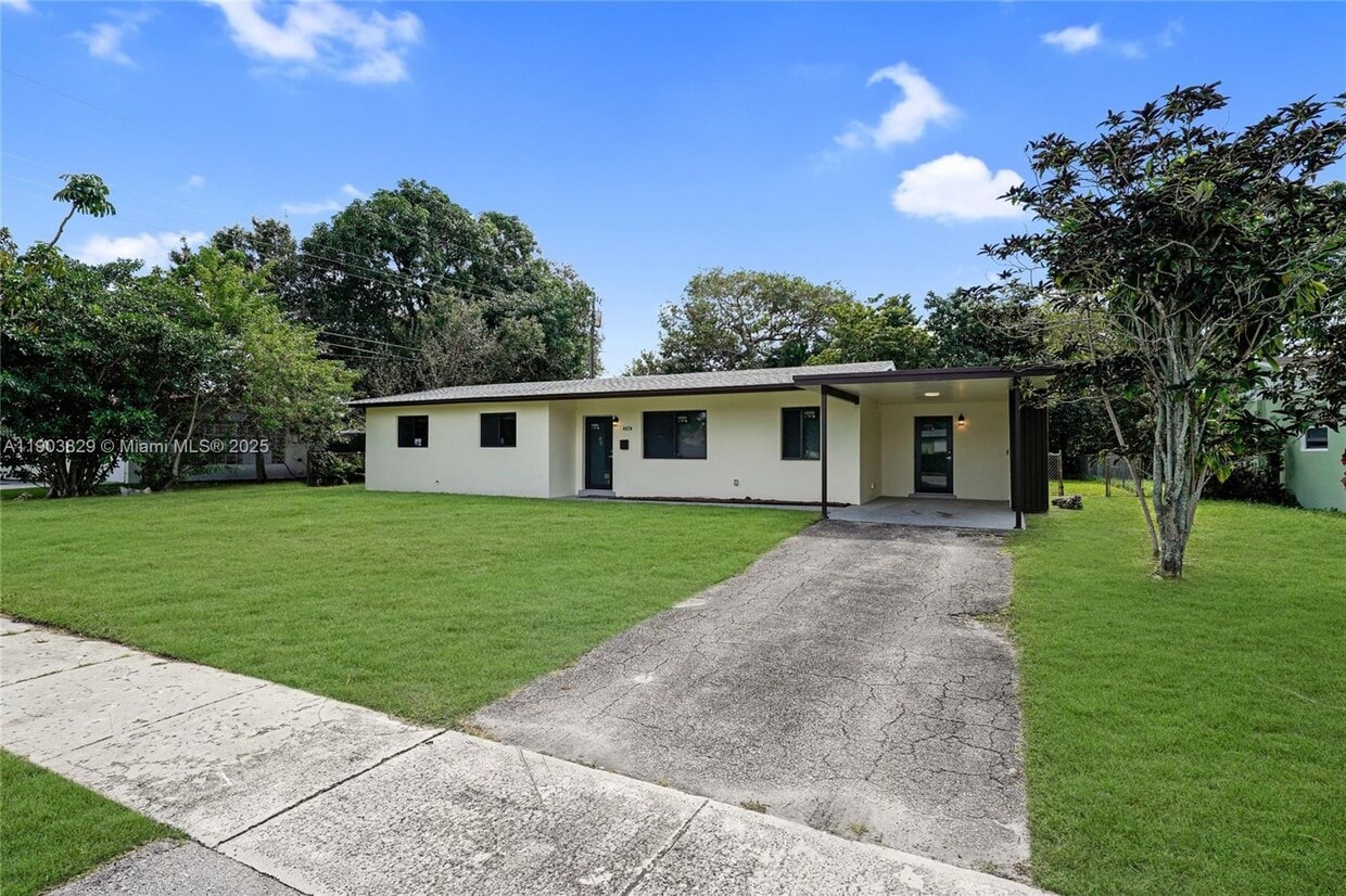 Foto principal - 4670 NW 5th St