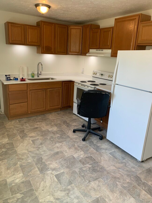 Building Photo - 6122 Conaway Dr