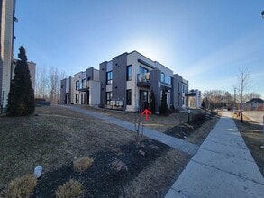 Building Photo - 866 Rue Anne-Hébert