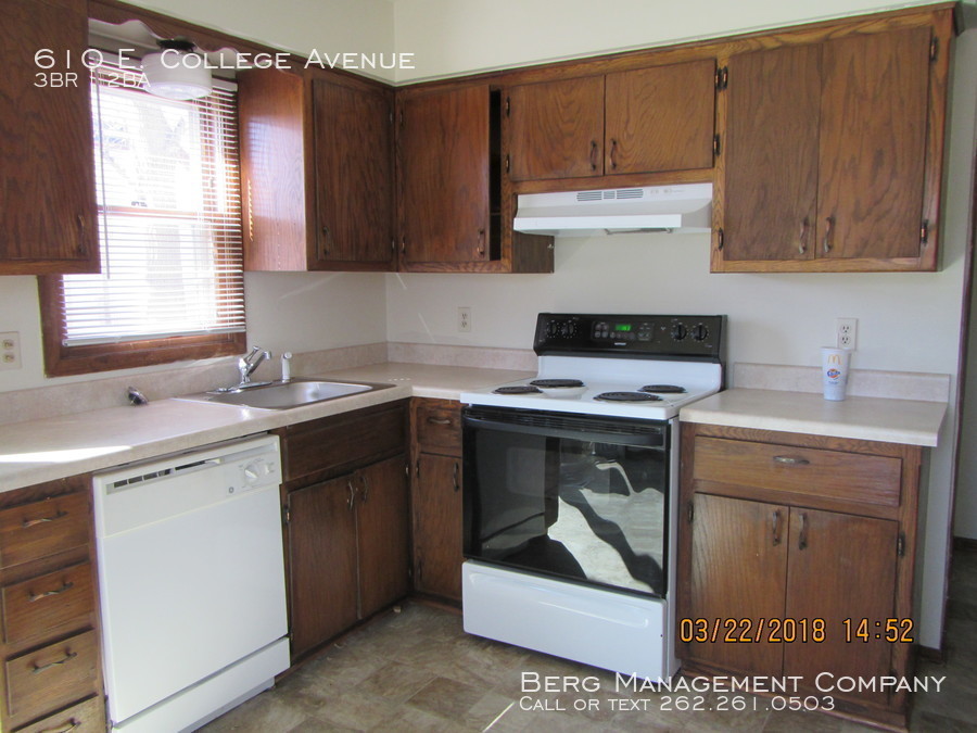 Primary Photo - 610 E College Ave