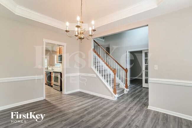 Building Photo - 12105 Mountainside Ln