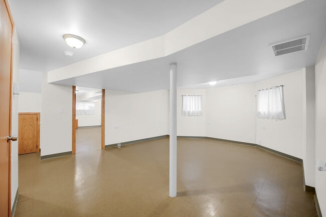 Foto del edificio - 8233 S Langley Ave