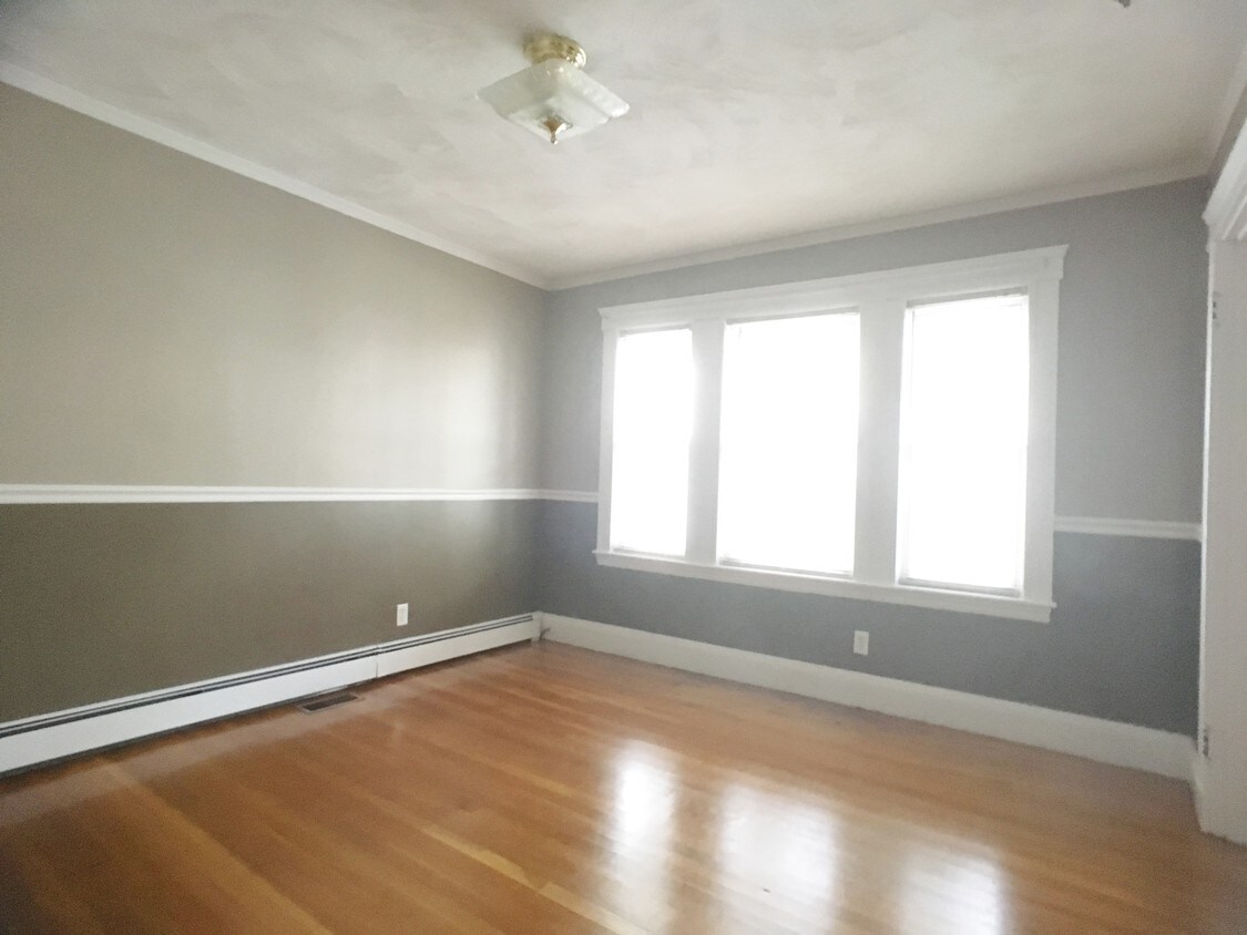 Primary Photo - 116 Holton St