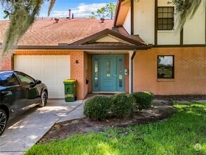 Building Photo - 100 E Oak Terrace Dr
