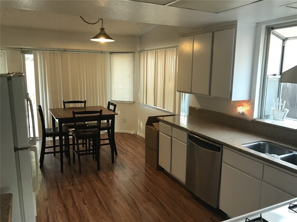 Foto del edificio - 2258 Wildflower Ave