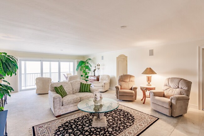 Family room - 9051 Gulf Shore Dr