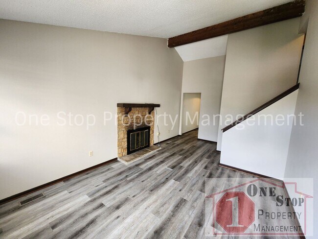 Foto del edificio - Beautiful 3 Bedroom / 1.5 Bathroom Duplex ...