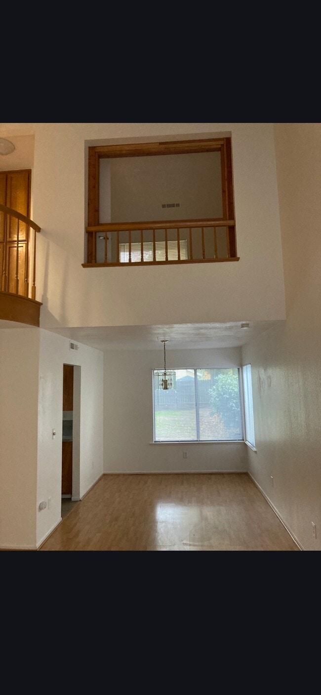 Comedor - 6744 N Warren Ave