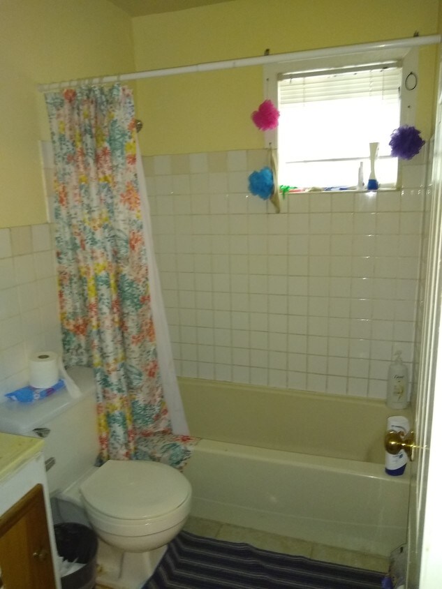 Bath - 7740 Mclean St