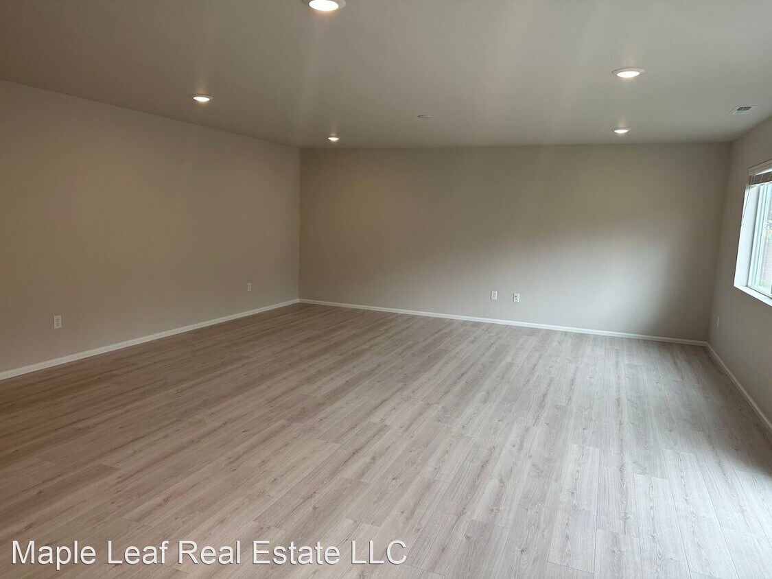 Foto del edificio - 4 br, 3 bath House - 21 NE Olympic Ridge