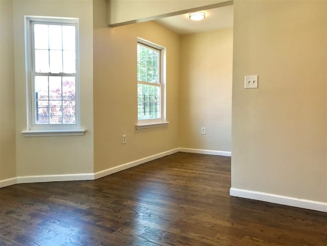 Building Photo - 609 Bramhall Ave